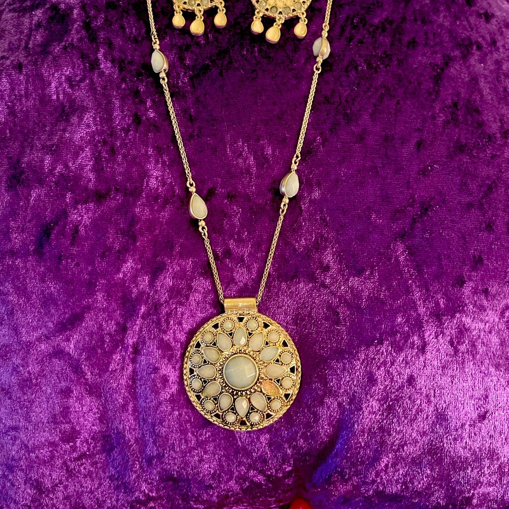 Beautiful silver blue white necklace and earrings